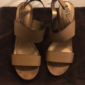 Great condition. Perfect for work to happy hour!